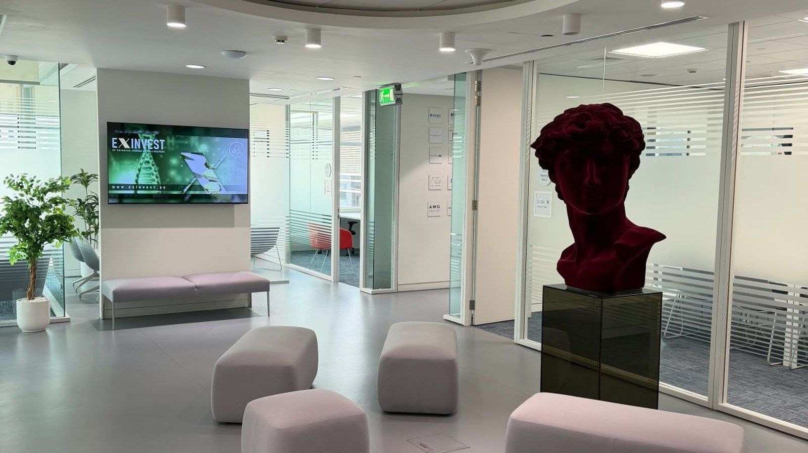 eXinvest of Emirates representative office at Convention Tower, Dubai Mainland - main lobby