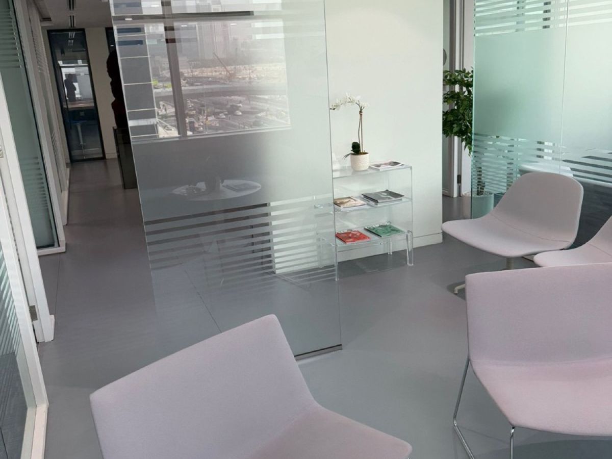 منطقة الانتظار في مكتب eXinvest of Emirates ببرج Convention Tower، دبي